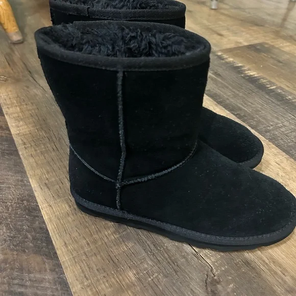 Time and Tru Black Suede Faux Fur Lined Ankle Boots - Picture 3 of 3